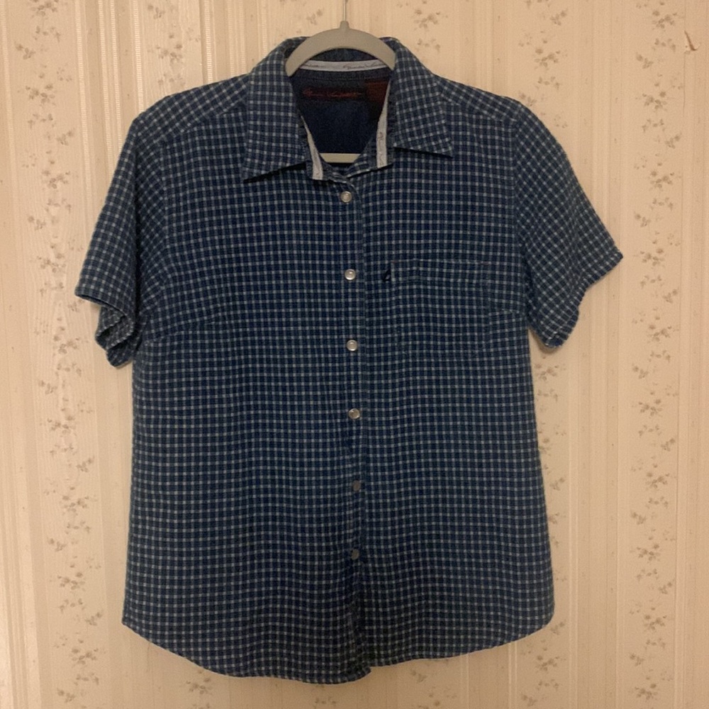 Gloria Vanderbilt rugged snap button blouse